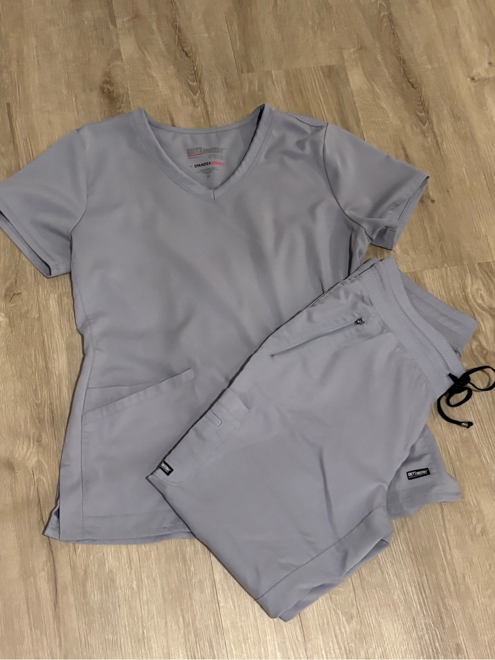 Grey’s Anatomy Women’s Medium Scrub Set- Moonstruck